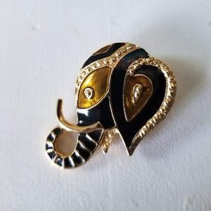 💎 JEWELLERY 2/$25💎 Vintage brooch - tusked elephant head